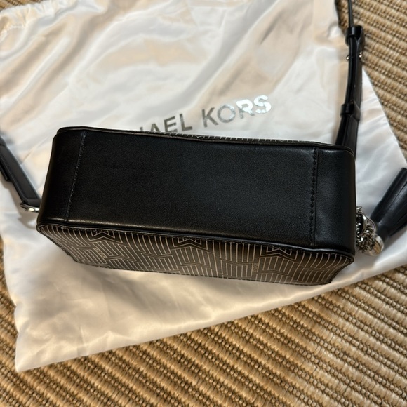 Michael Kors Crossbody Camera Style Bag - Picture 4 of 17